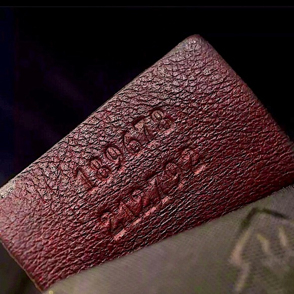 GUCCI SUPREME Burgundy Leather Carry-On Braided Crossbody Strap GUCCI DUST BAG - Picture 16 of 16